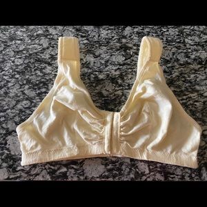 Front closure bra
